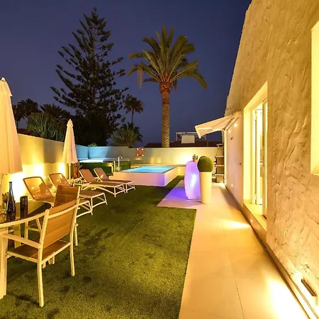 Villa Playa Del Ingles Vista Luxury Retreat In Gran Canaria Private Heated Pool Garden Terrace Bbq Rooftop Solarium With Sea Views Prime, Las Palmas de Gran Canaria
