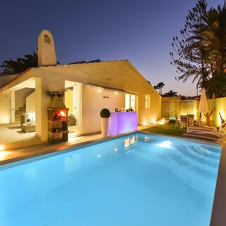 Villa Playa Del Ingles Vista Luxury Retreat In Gran Canaria Private Heated Pool Garden Terrace Bbq Rooftop Solarium With Sea Views Prime,