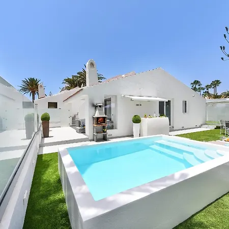 Villa Playa Del Ingles Vista Luxury Retreat In Gran Canaria Private Heated Pool Garden Terrace Bbq Rooftop Solarium With Sea Views Prime, Las Palmas de Gran Canaria