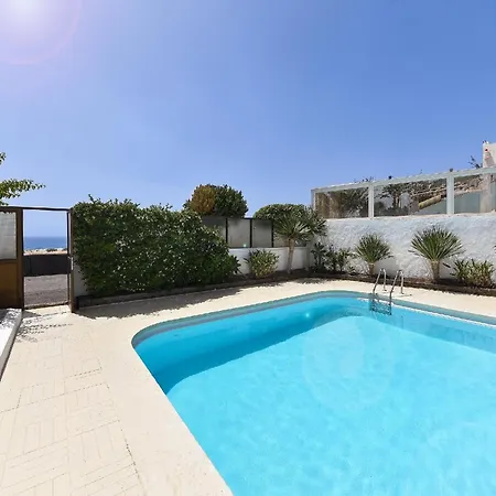 Villa Playa Del Ingles Vista Luxury Retreat In Gran Canaria Private Heated Pool Garden Terrace Bbq Rooftop Solarium With Sea Views Prime,