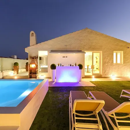 Villa Playa Del Ingles Vista Luxury Retreat In Gran Canaria Private Heated Pool Garden Terrace Bbq Rooftop Solarium With Sea Views Prime, Villa