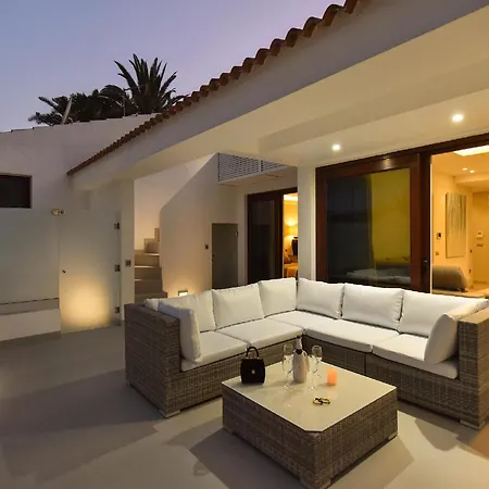Villa Playa Del Ingles Vista Luxury Retreat In Gran Canaria Private Heated Pool Garden Terrace Bbq Rooftop Solarium With Sea Views Prime, Villa