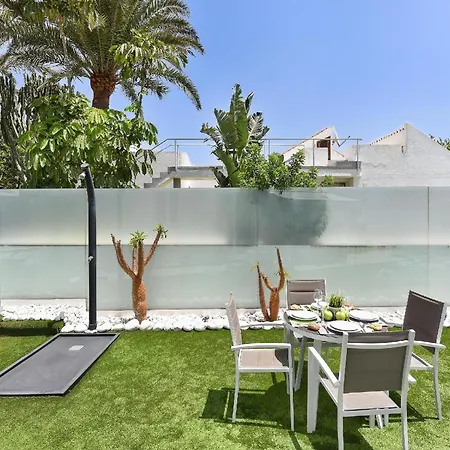 Villa Playa Del Ingles Vista Luxury Retreat In Gran Canaria Private Heated Pool Garden Terrace Bbq Rooftop Solarium With Sea Views Prime, Las Palmas de Gran Canaria