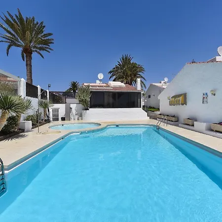 Villa Playa Del Ingles Vista Luxury Retreat In Gran Canaria Private Heated Pool Garden Terrace Bbq Rooftop Solarium With Sea Views Prime,