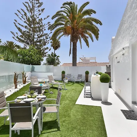 Villa Villa Playa Del Ingles Vista Luxury Retreat In Gran Canaria Private Heated Pool Garden Terrace Bbq Rooftop Solarium With Sea Views Prime, Las Palmas de Gran Canaria
