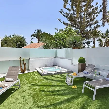 Villa Playa Del Ingles Vista Luxury Retreat In Gran Canaria Private Heated Pool Garden Terrace Bbq Rooftop Solarium With Sea Views Prime,