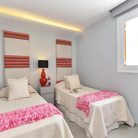 Villa Playa Del Ingles Vista Luxury Retreat In Gran Canaria Private Heated Pool Garden Terrace Bbq Rooftop Solarium With Sea Views Prime, Villa