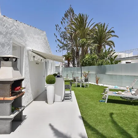 Villa Villa Playa Del Ingles Vista Luxury Retreat In Gran Canaria Private Heated Pool Garden Terrace Bbq Rooftop Solarium With Sea Views Prime,