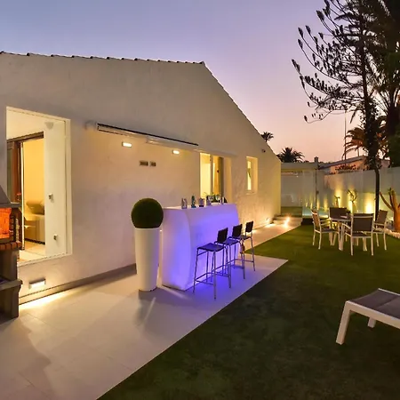 Villa Villa Playa Del Ingles Vista Luxury Retreat In Gran Canaria Private Heated Pool Garden Terrace Bbq Rooftop Solarium With Sea Views Prime, Las Palmas de Gran Canaria
