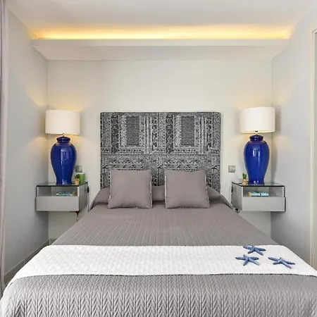 Villa Playa Del Ingles Vista Luxury Retreat In Gran Canaria Private Heated Pool Garden Terrace Bbq Rooftop Solarium With Sea Views Prime, Las Palmas de Gran Canaria