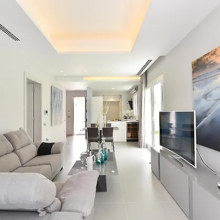 Villa Playa Del Ingles Vista Luxury Retreat In Gran Canaria Private Heated Pool Garden Terrace Bbq Rooftop Solarium With Sea Views Prime, Las Palmas